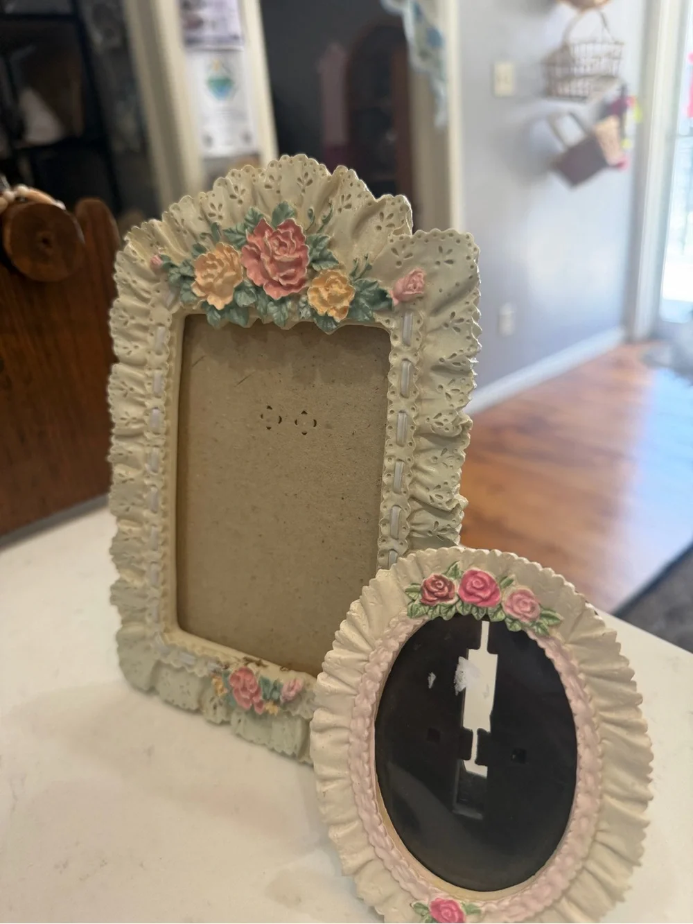 Vintage-Inspired Pair of White Floral Resin Photo Frame Set - Pink Rose Accents